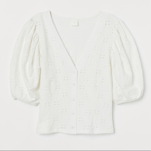 SOLD ON DEPOP: White puffy sleeve Blouse - Picture 4 of 5